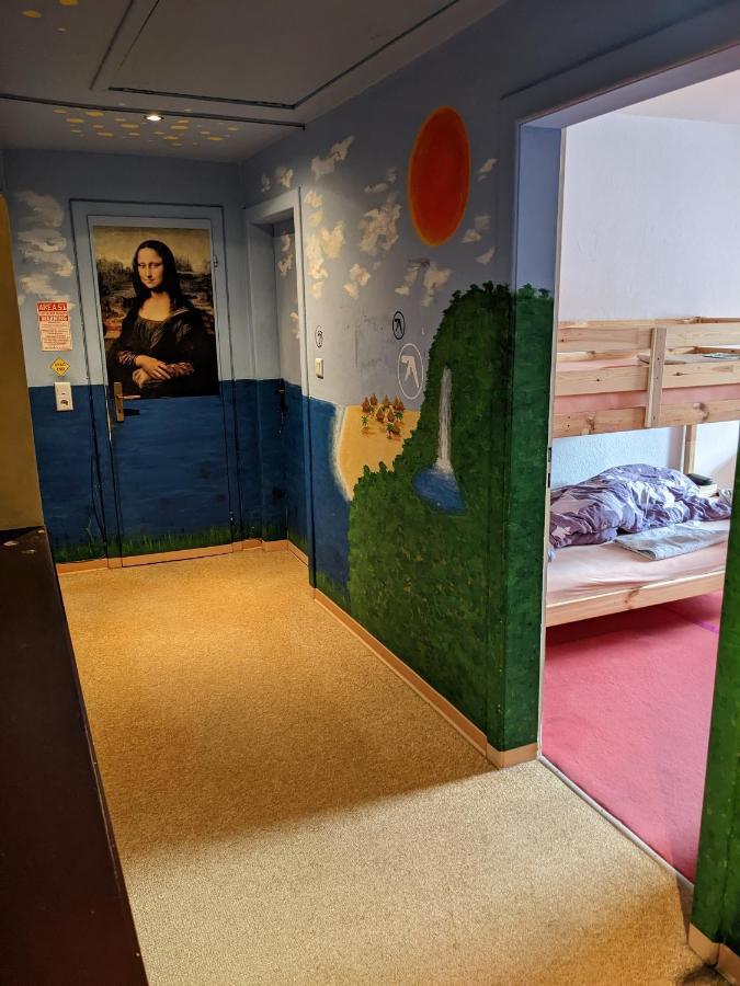 Monkey Factory - Mini Home-Stay Hostel 트라벤트라바흐 외부 사진